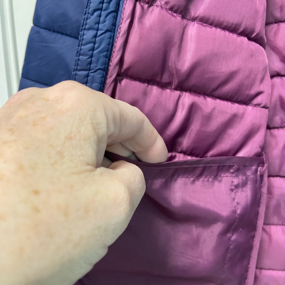 EUC Navy blue light weight puffer coat. M-L - Picture 4 of 6